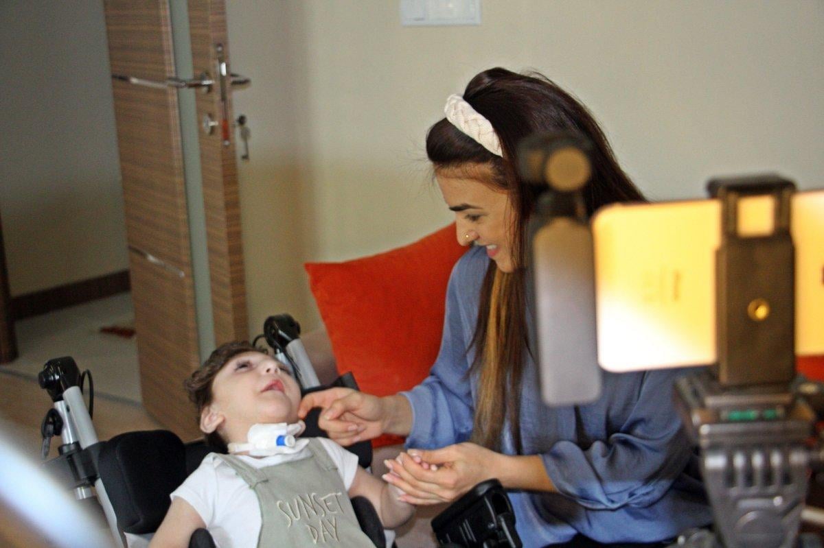 Antalya'da ağır hasta minik YouTuber'ı yüz binler izliyor