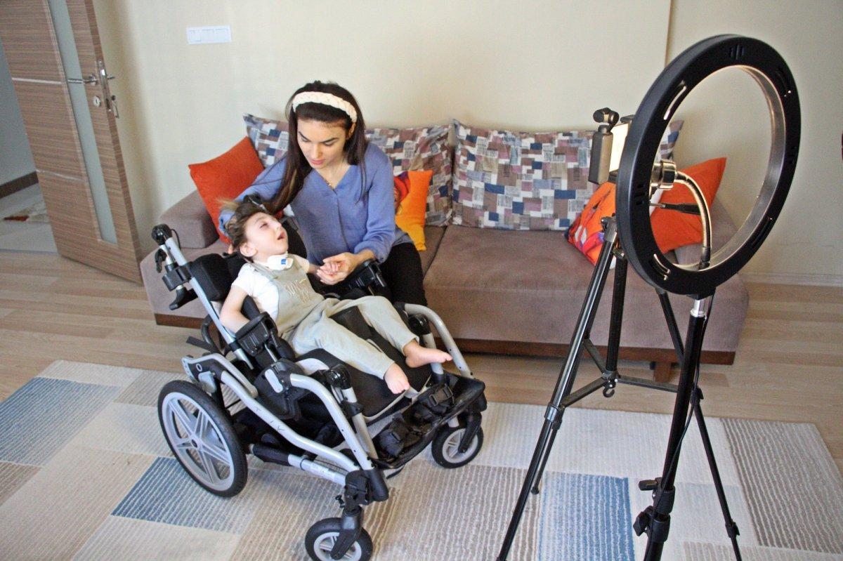 Antalya'da ağır hasta minik YouTuber'ı yüz binler izliyor