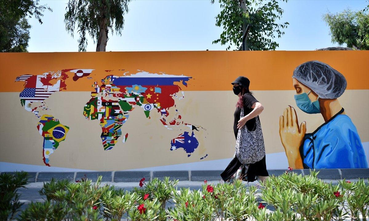 Mersin duvarlarında sağlık çalışanlarını yansıtan grafiti