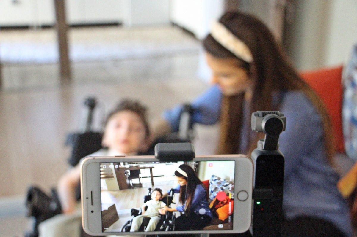 Antalya'da ağır hasta minik YouTuber'ı yüz binler izliyor