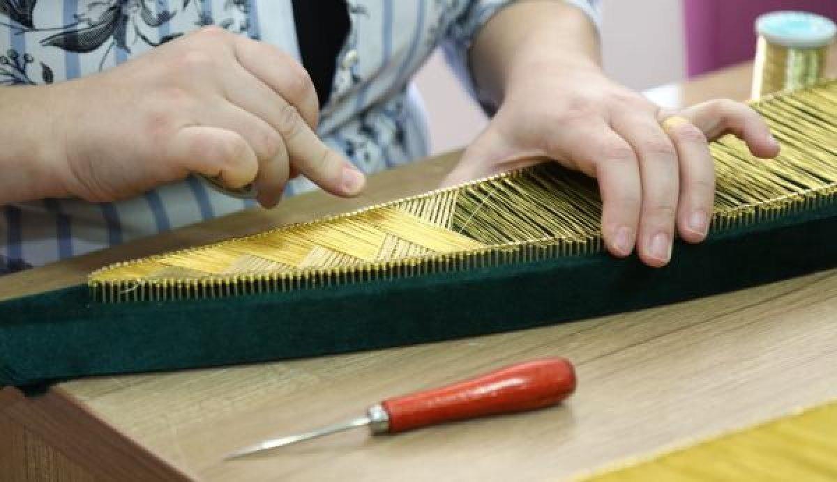 Sivas'ta ay yıldızlı caminin süslemesini kadınlar yaptı