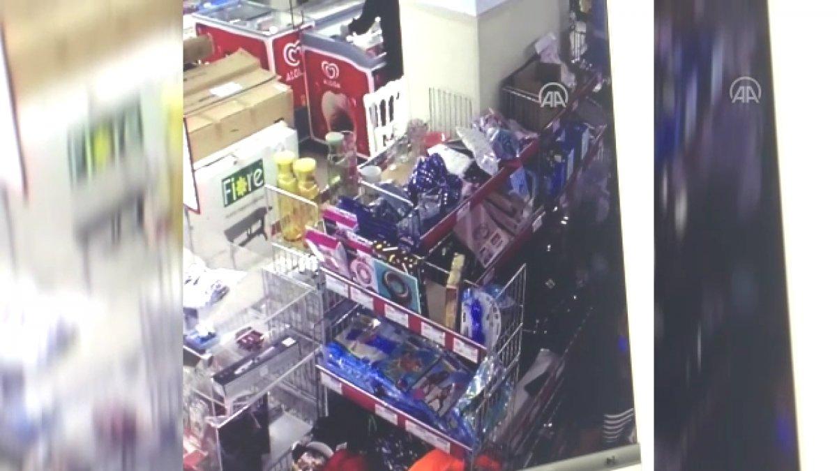 Bolu'da market reyonundan telefon çalan kadın