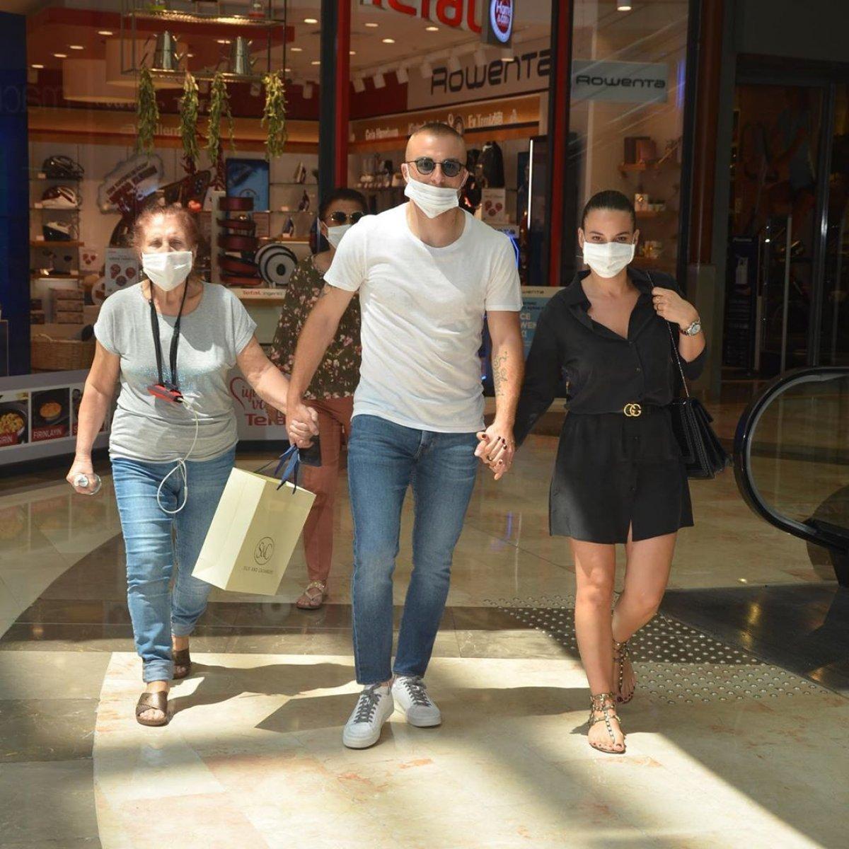 Gökhan Töre alışverişte