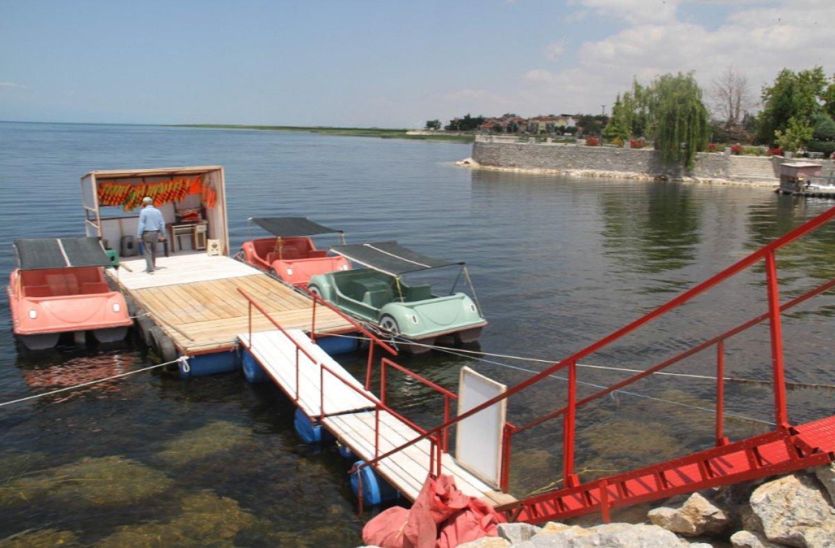 Konya'da göle atlayan kadını polis kurtardı