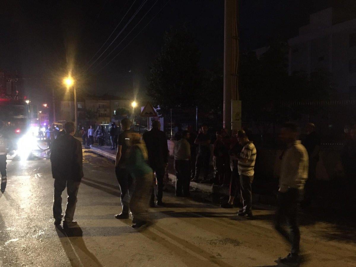 Bursa'da çıkan yangında sosyal mesafeye uymadılar