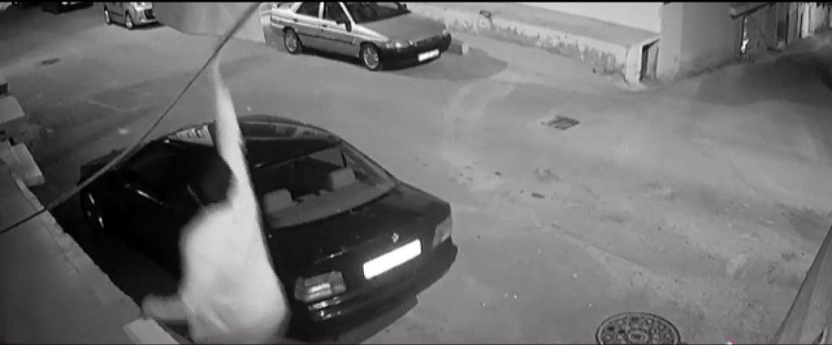 Sancaktepe'de halı çalan hırsız kameraya yansıdı