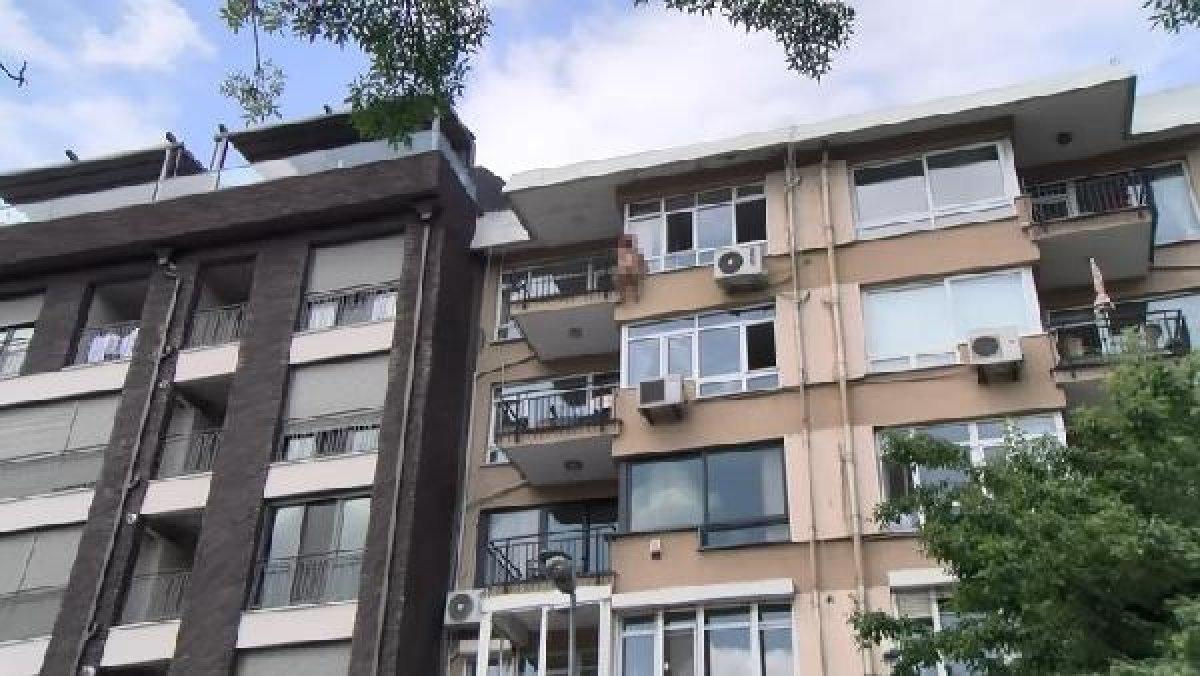 Kadıköy'de balkona çıkan kadın intihara kalkıştı