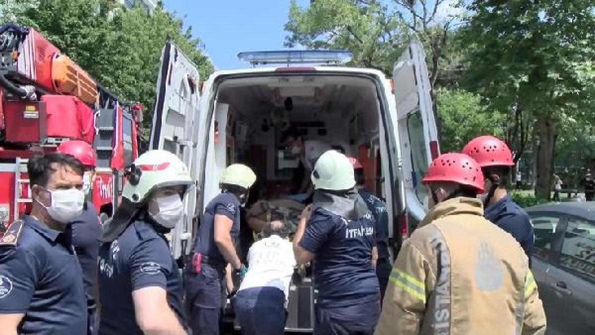Kadıköy'de balkona çıkan kadın intihara kalkıştı