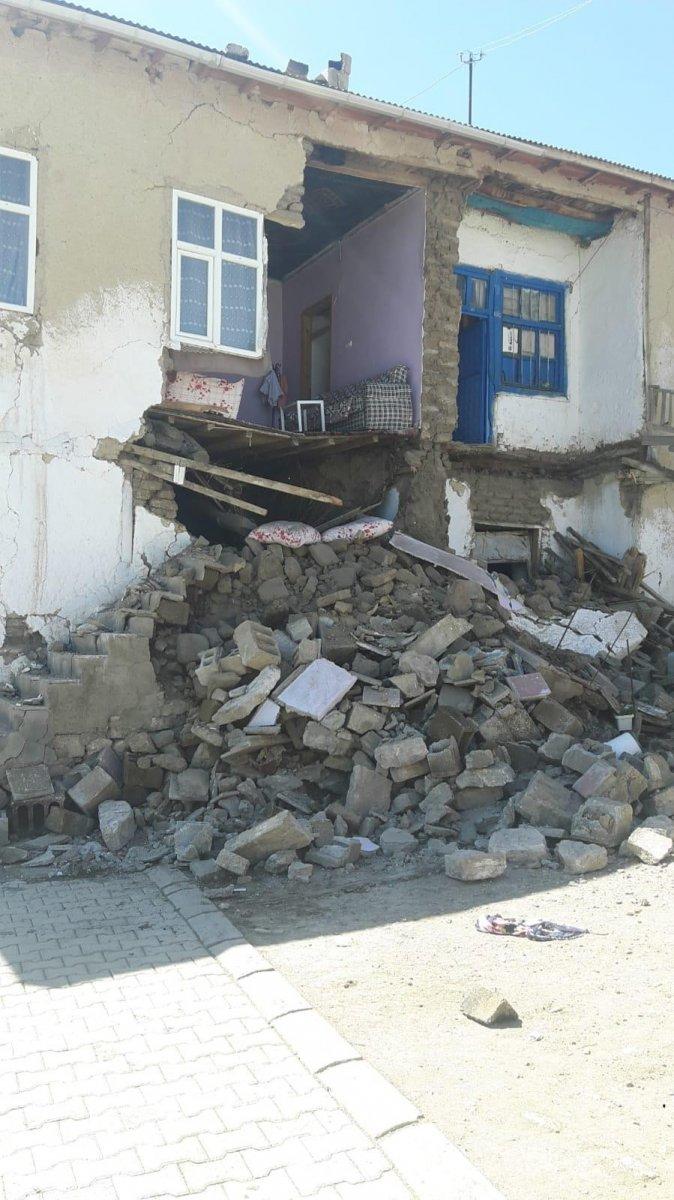 Van'da deprem bölgesinde hasar tespit çalışmaları başladı