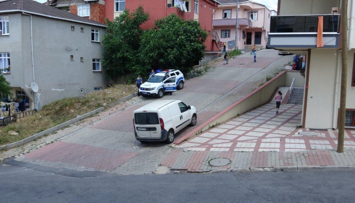 Sultanbeyli'de 2 çocuk annelerini odaya kilitledi