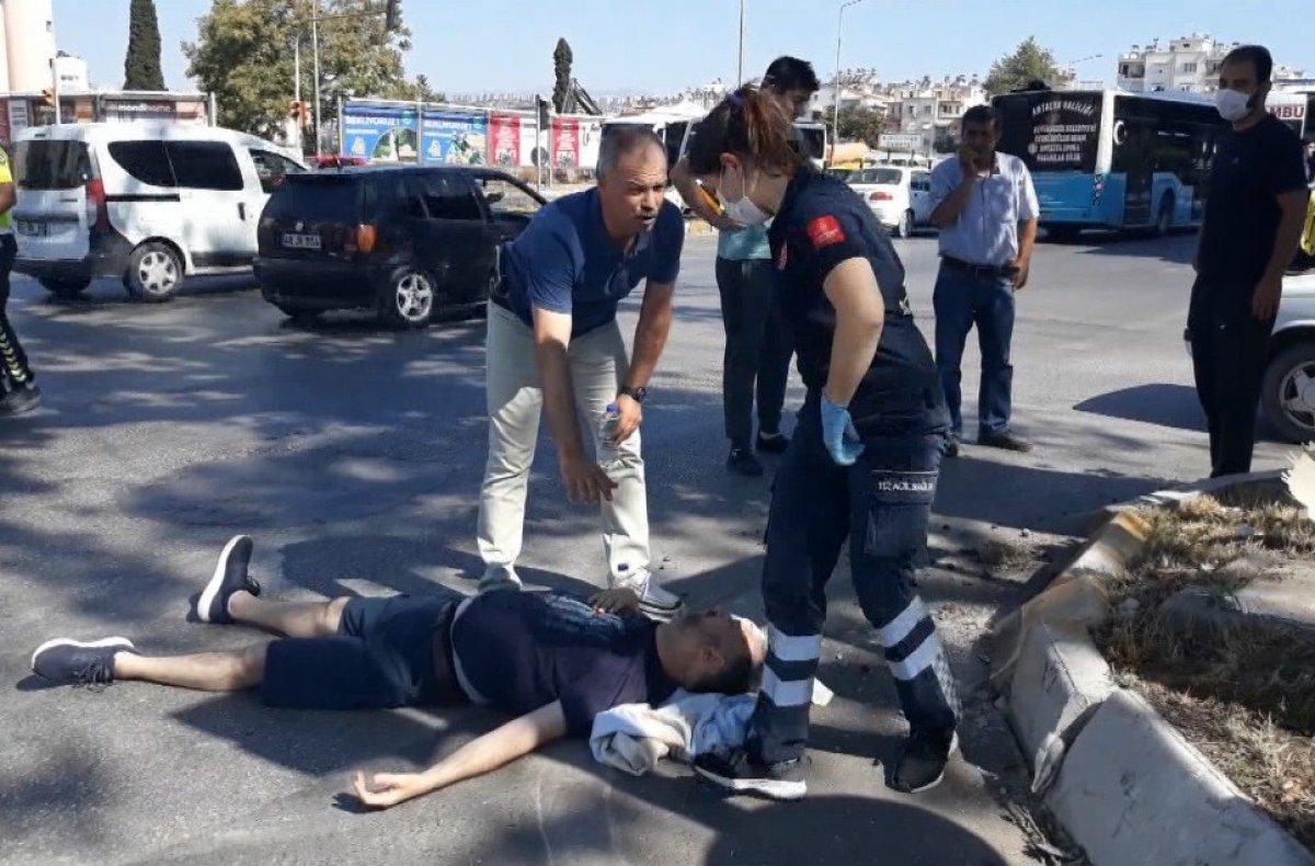 Antalya'da oğlunu sınava yetiştirmek isterken kaza yaptı