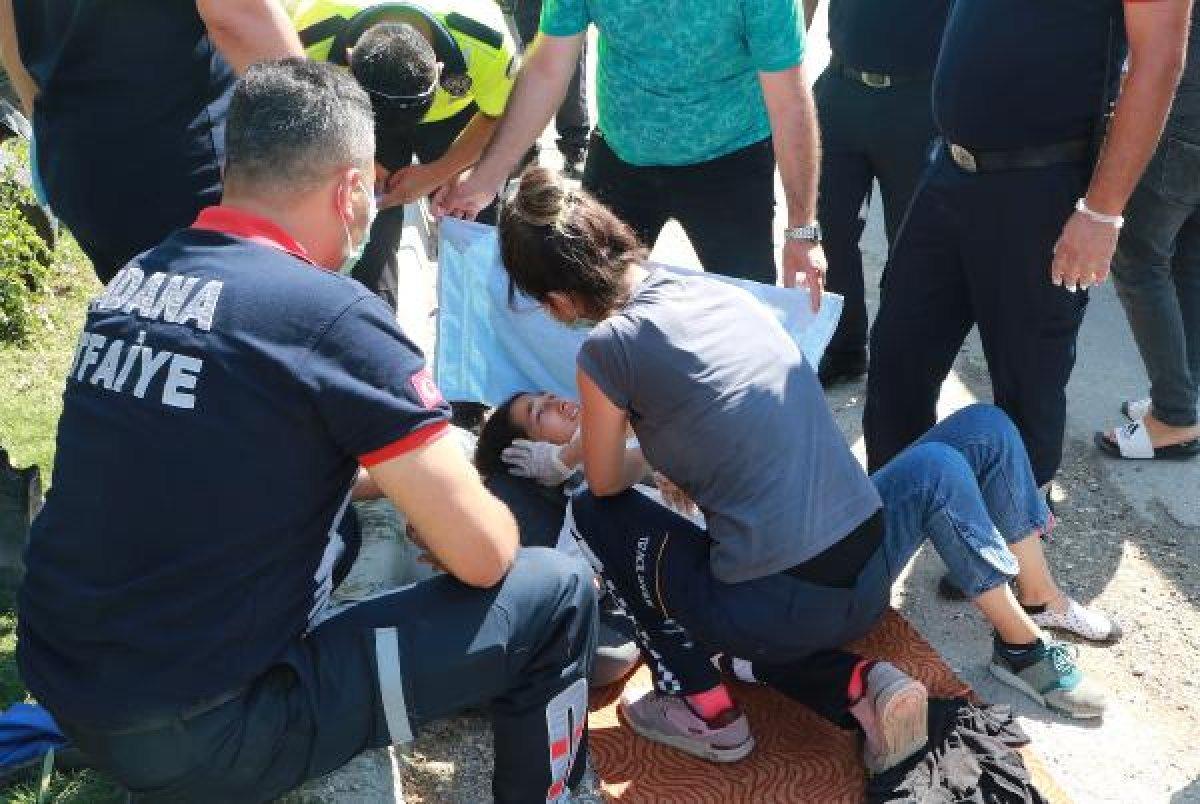 Adana'da sınava yetişmeye çalışırken kaza geçirdiler