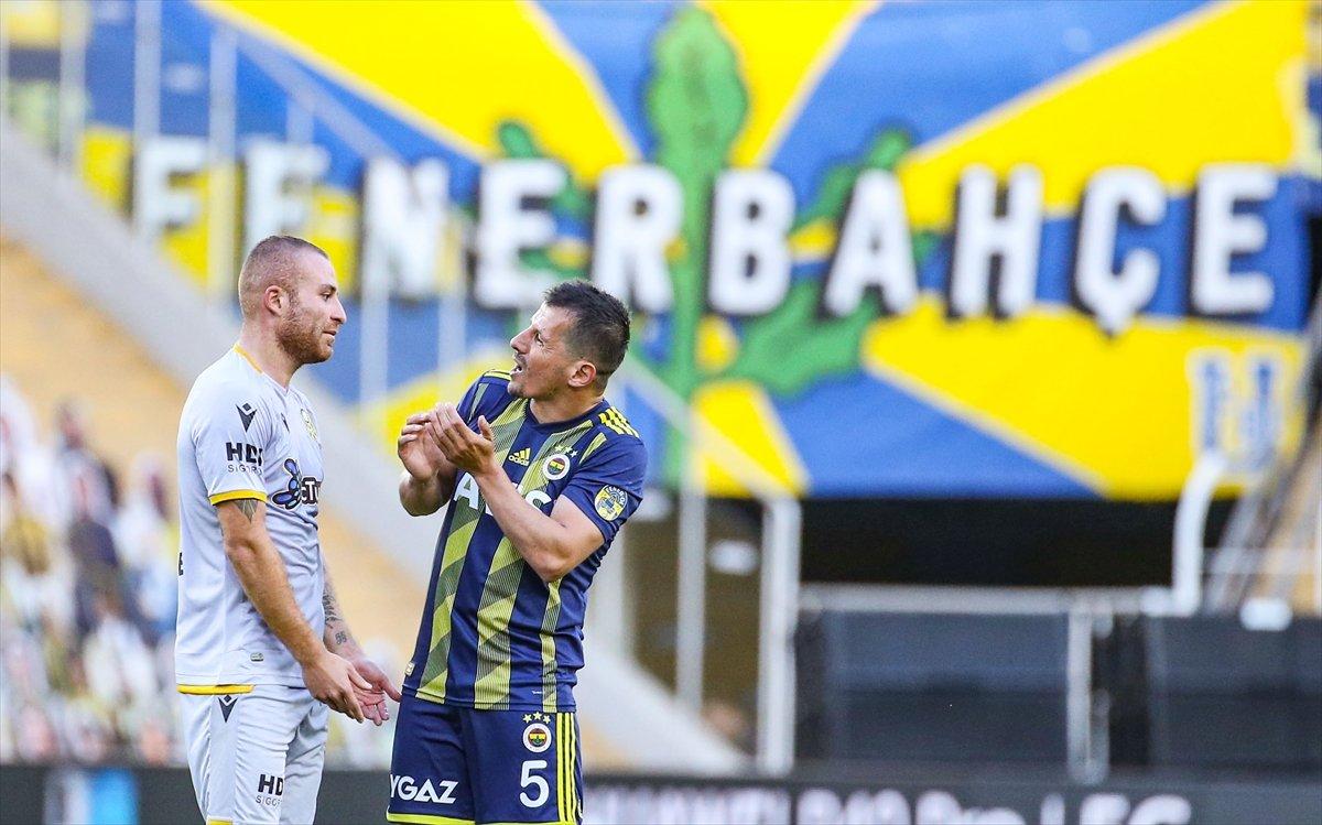 Emre Belözoğlu, galibiyetin ardından ağladı