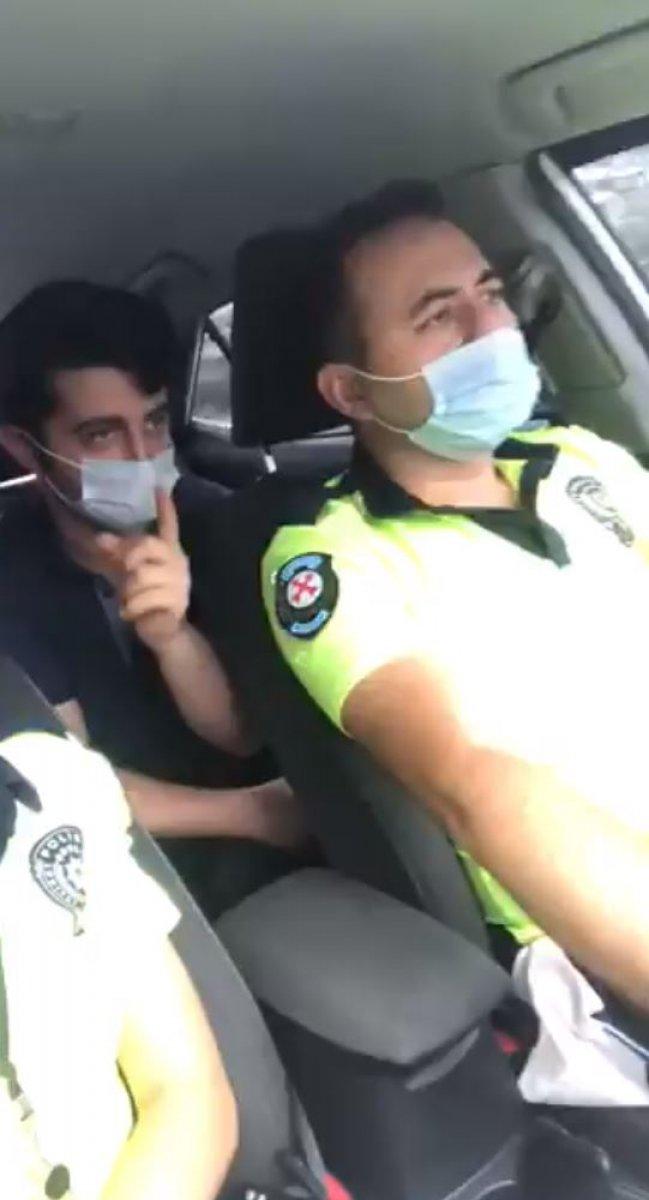 Trabzon'da polisler geç kalan öğrenciyi sınava yetiştirdi