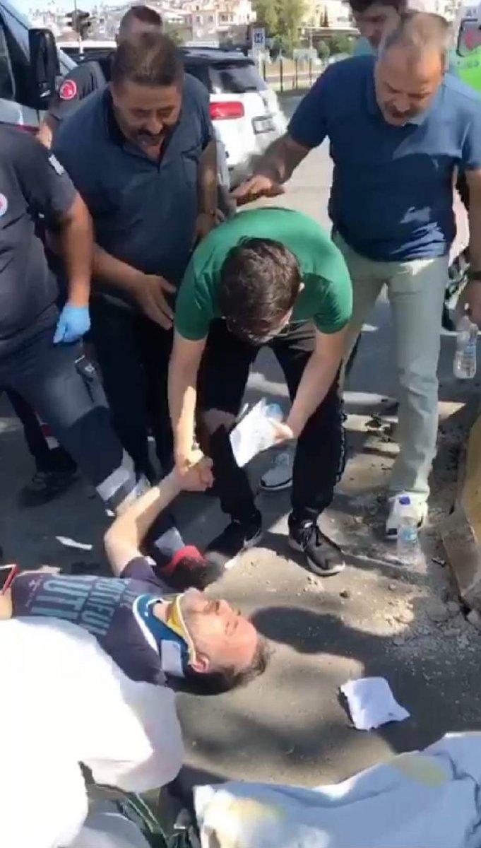 Antalya'da oğlunu sınava yetiştirmek isterken kaza yaptı