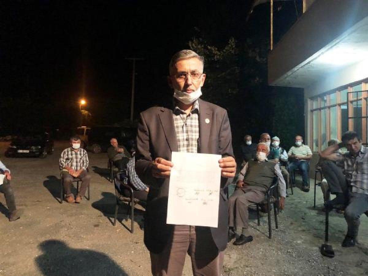 Sakarya'da imama kızıp, namazı kıraathane önünde kıldılar