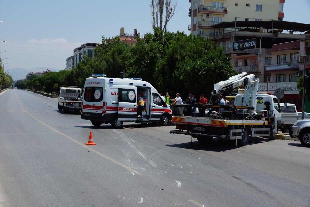 Aydın'da otomobil ile ambulans çarpıştı: 6 yaralı