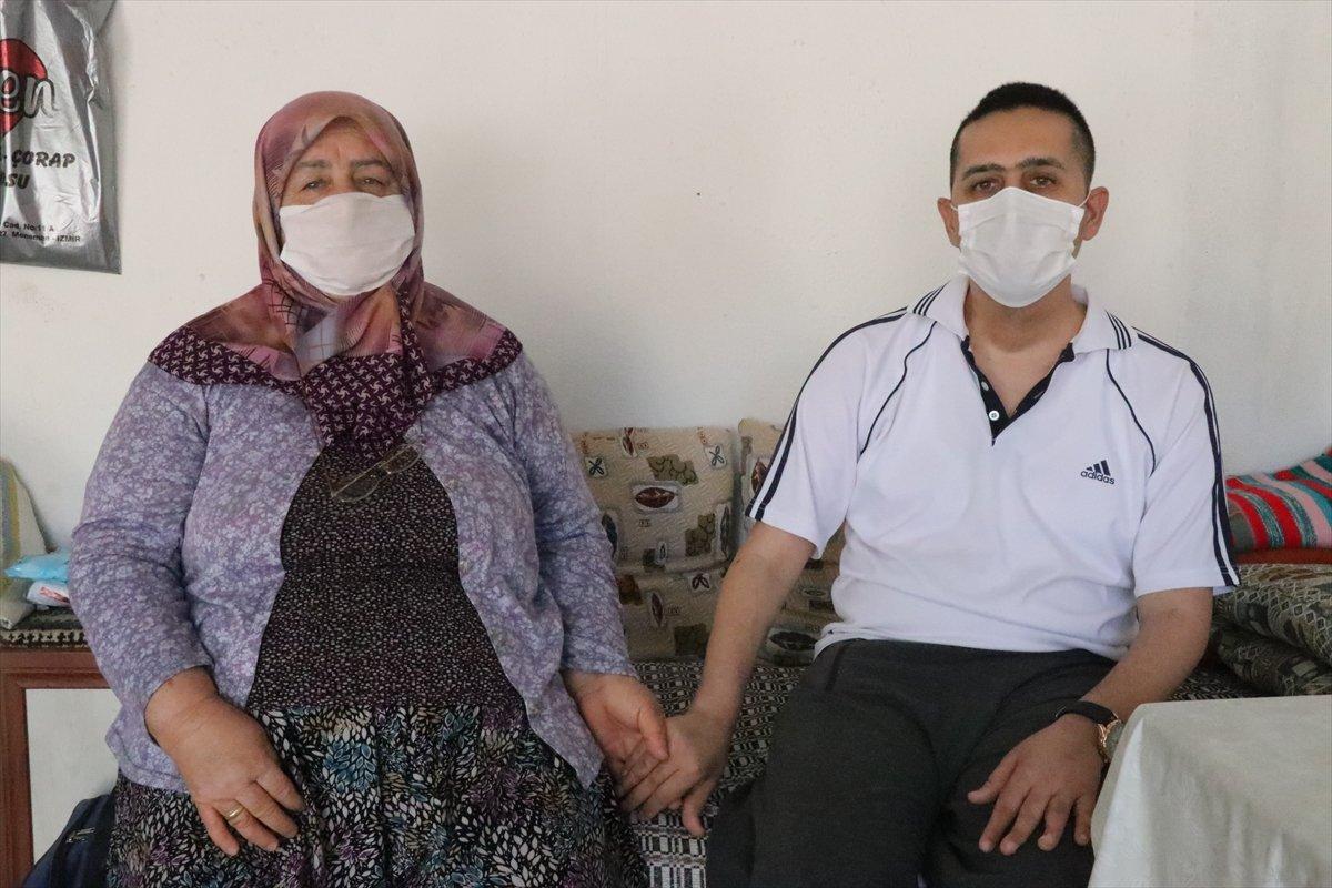 İzmir'de koronadan kurtulan genç, yaşıtlarını uyardı