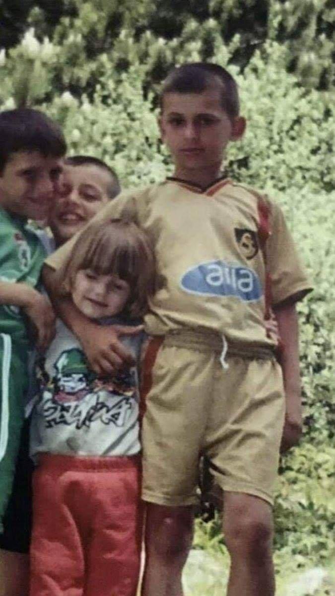 Mert Hakan'ın G.Saray formalı çocukluk fotoğrafı