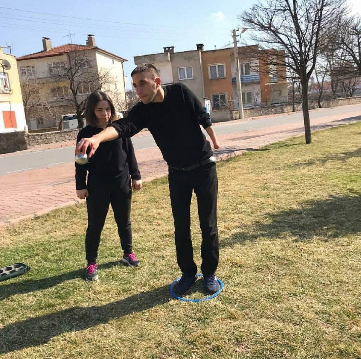 Kayseri'de yaşamaz dedikleri bebek 23 yaşına geldi