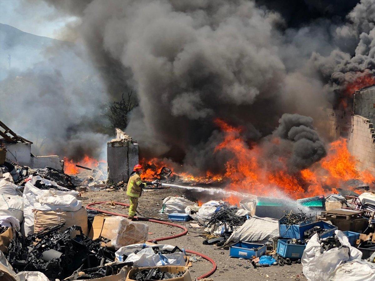 Bursa'da geri dönüşüm tesislerinde yangın