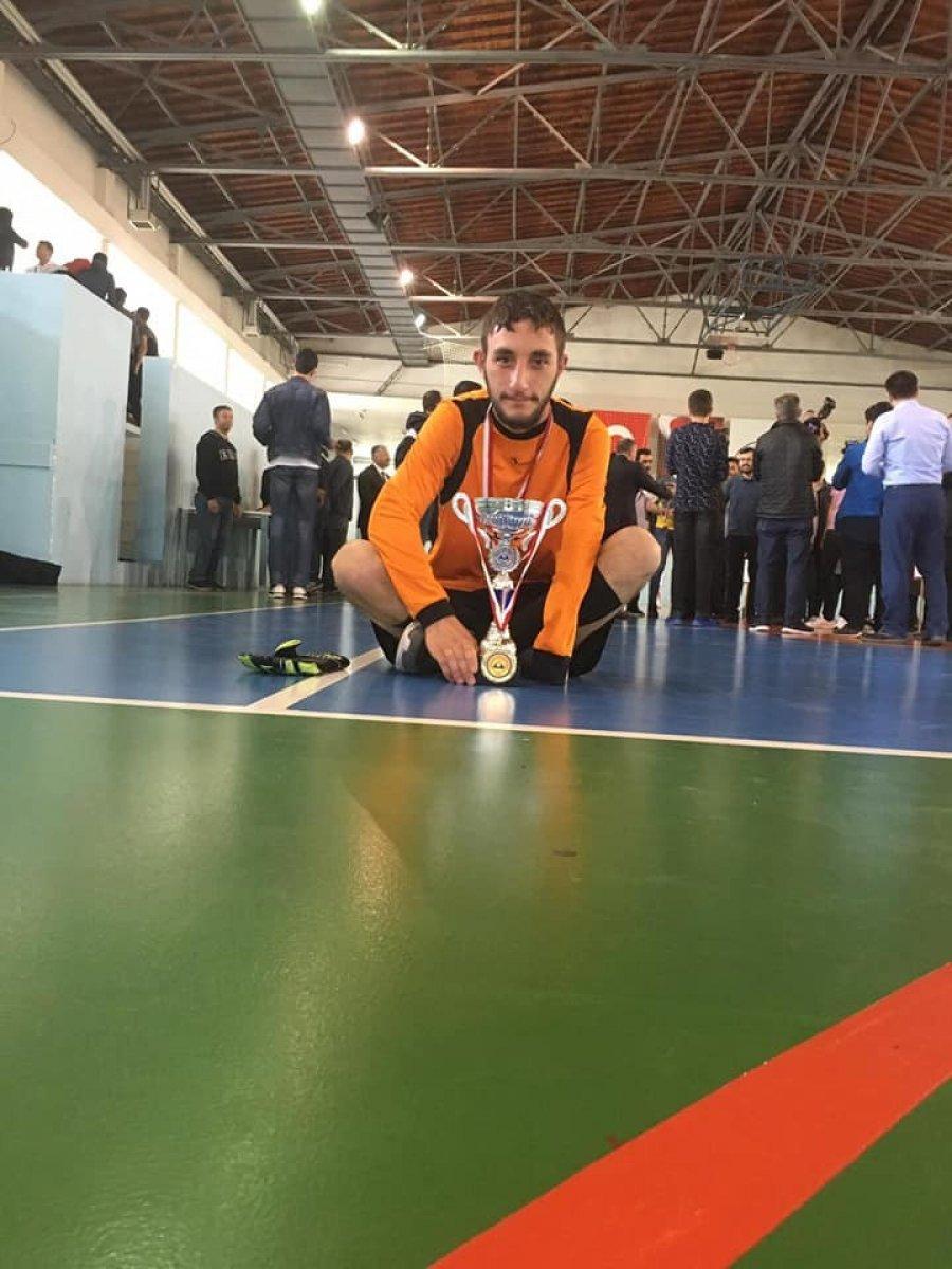 Kayseri'de yaşamaz dedikleri bebek 23 yaşına geldi