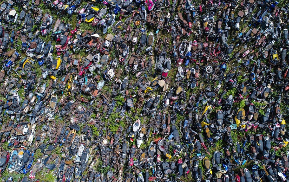 Servet değerindeki otomobiller otoparkta çürüyor