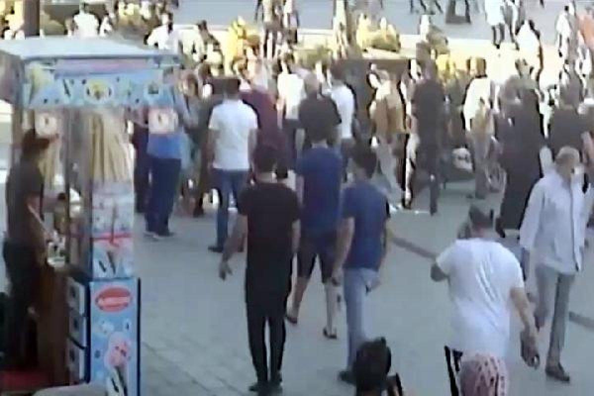 Esenyurt'ta annesi ile yürüyen çocuğa motosiklet çarptı