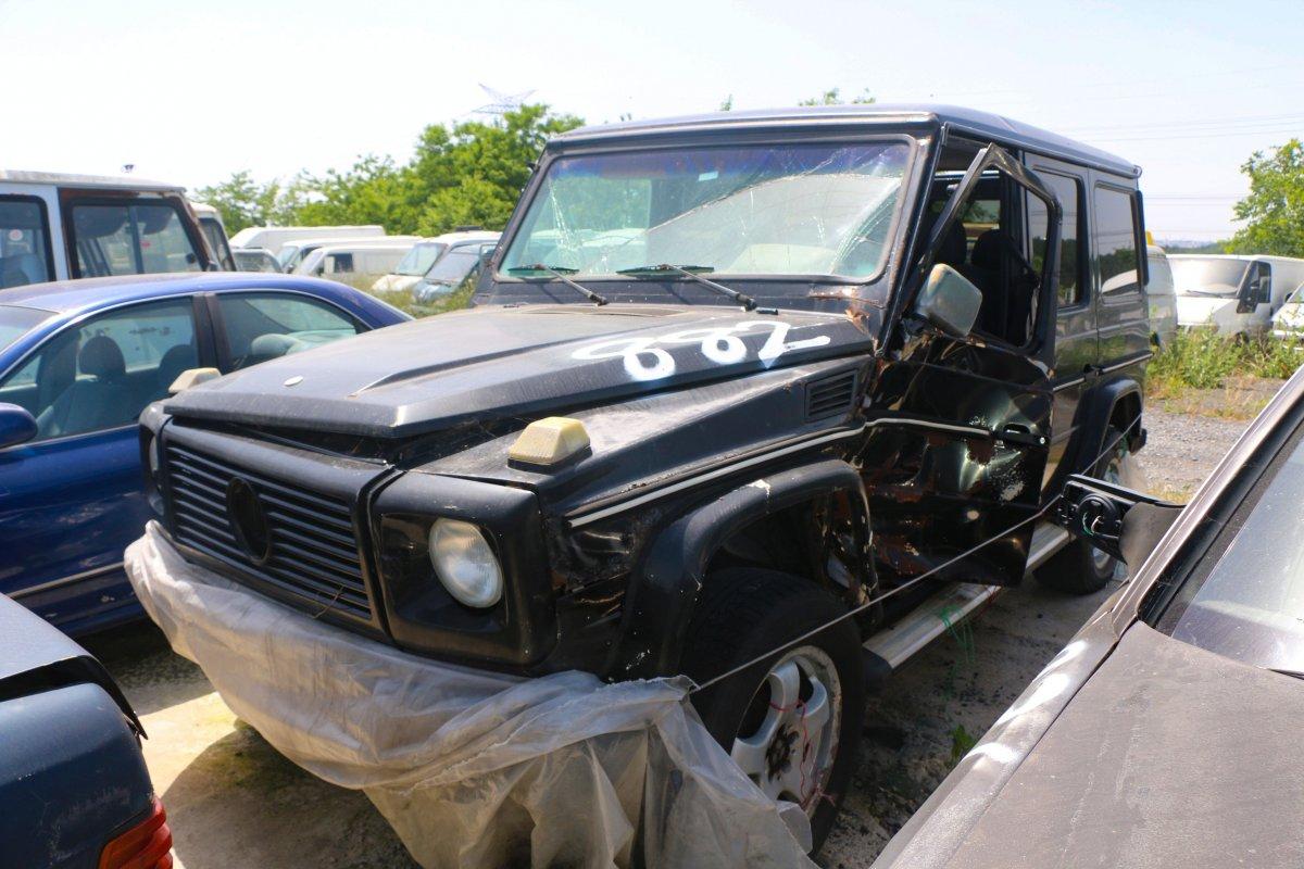 Servet değerindeki otomobiller otoparkta çürüyor