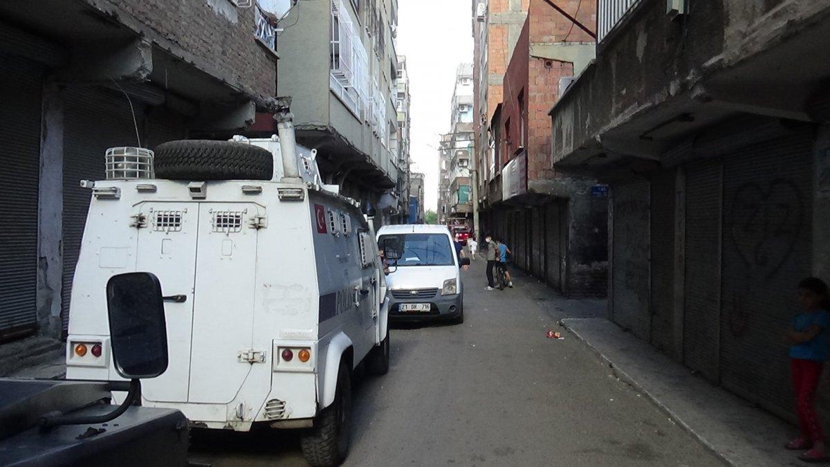 Diyarbakır'da ekmek almaya giden kız silahla yaralandı