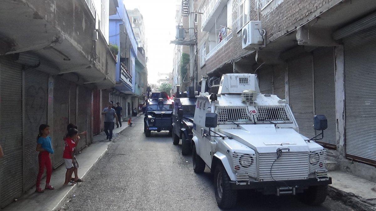 Diyarbakır'da ekmek almaya giden kız silahla yaralandı