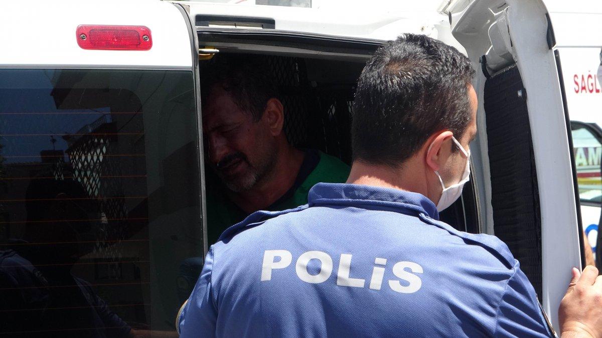 Kayseri'de, kıskandığı kadını bıçakladı