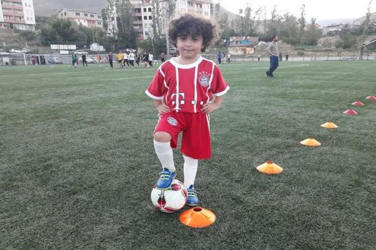 Hakkari'nin küçük topçusu Hamza'nın hayalleri kocaman