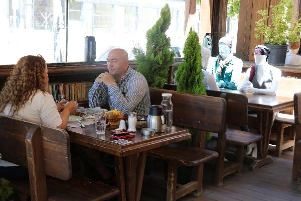 Eskişehir'de restoran sahibinden sosyal mesafe önlemi