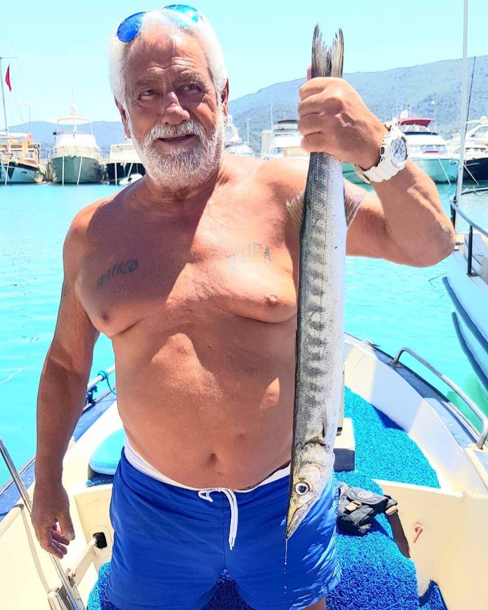 Fedon, slip mayosuyla poz verdi