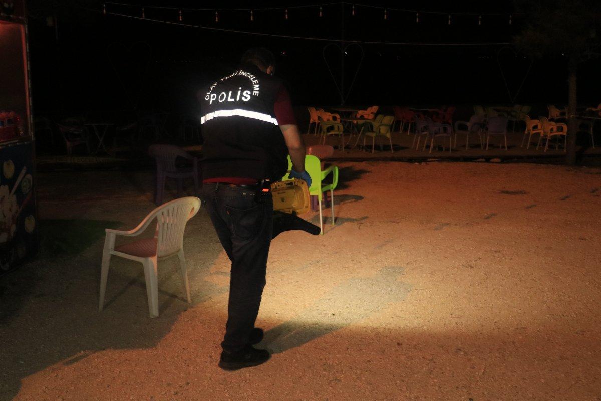 Adana'da çay bayat gelince servis yapan kişiyi vurdu