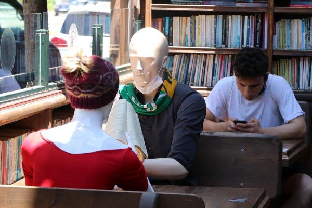 Eskişehir'de restoran sahibinden sosyal mesafe önlemi