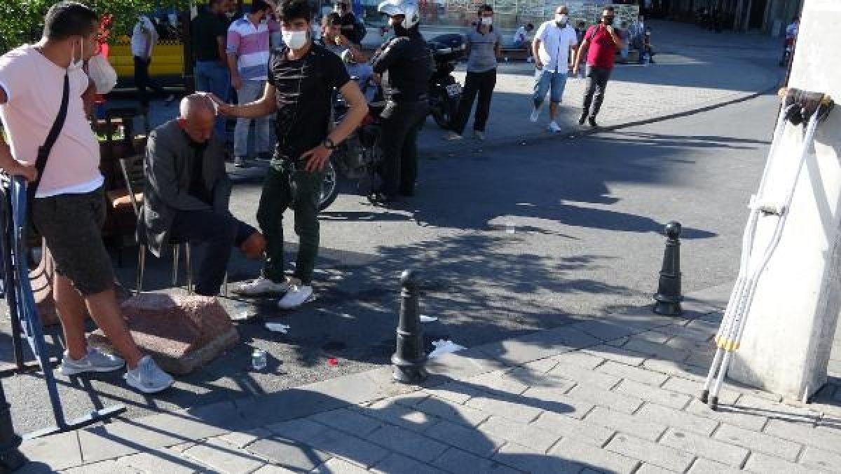 Beyoğlu'nda engelli adamı darbettiler