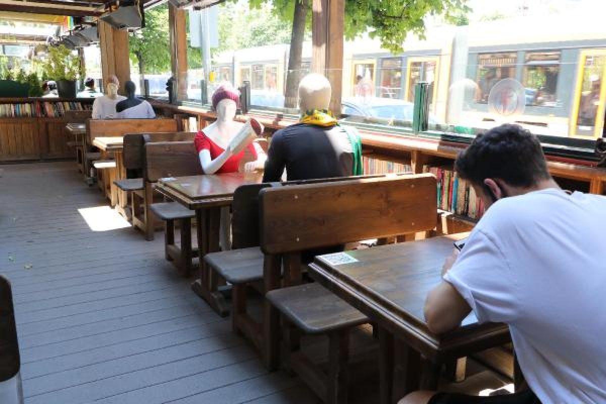 Eskişehir'de restoran sahibinden sosyal mesafe önlemi