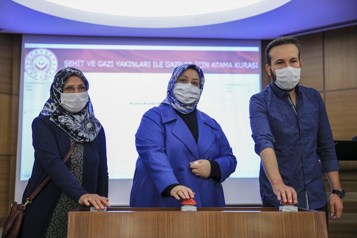 Şehit yakını, gazi ve gazi yakınlarının ataması yapıldı