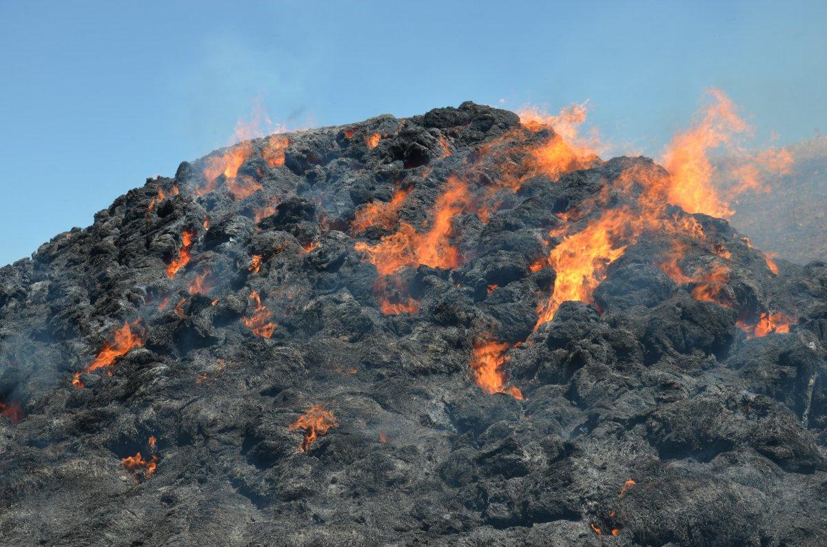 Hatay'da saman balyaları alev alev yandı