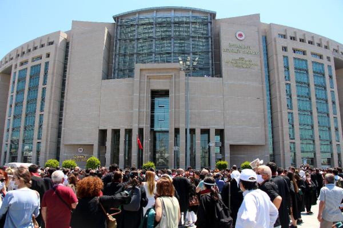 İstanbul Adalet Sarayı önünde avukatların eylemi