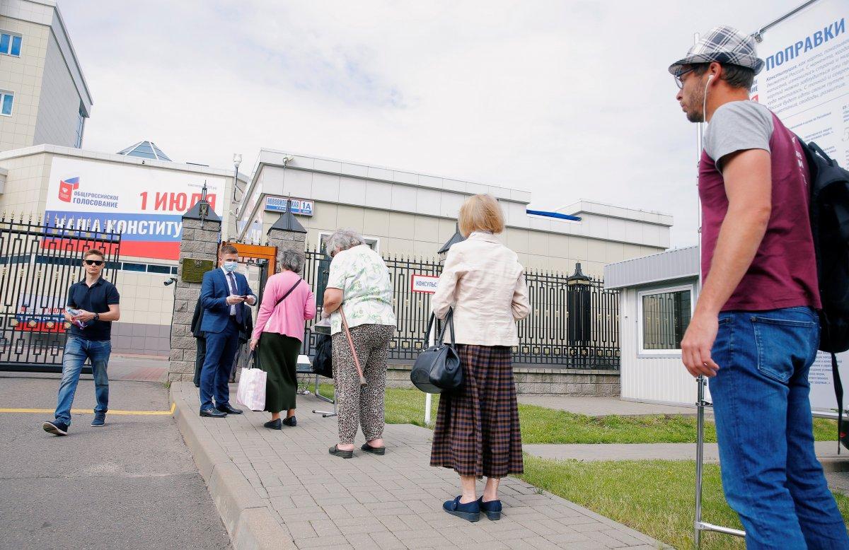 Putin, anayasa değişikliğini oyladı