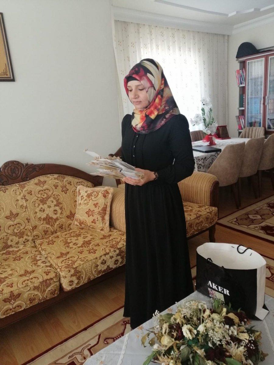 Sivas'ta derdini valiye şiirle anlattı