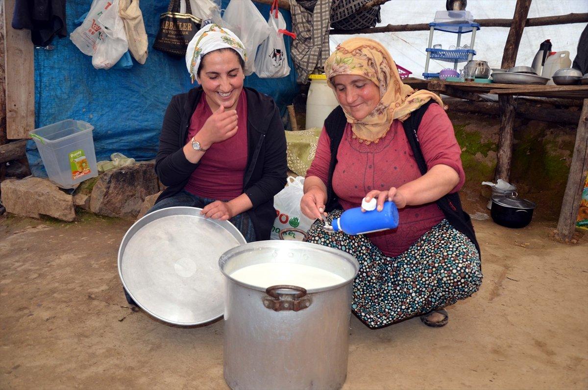 Muşlu kadınlar, yaylalarda ek gelir için çalışıyor