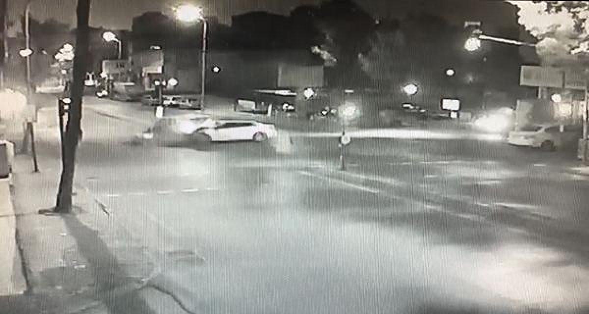 Ümraniye'de polisten kaçan araç taksiye çarptı