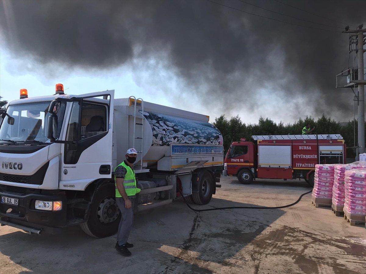 Bursa'da bitişik 3 depoda yangın çıktı