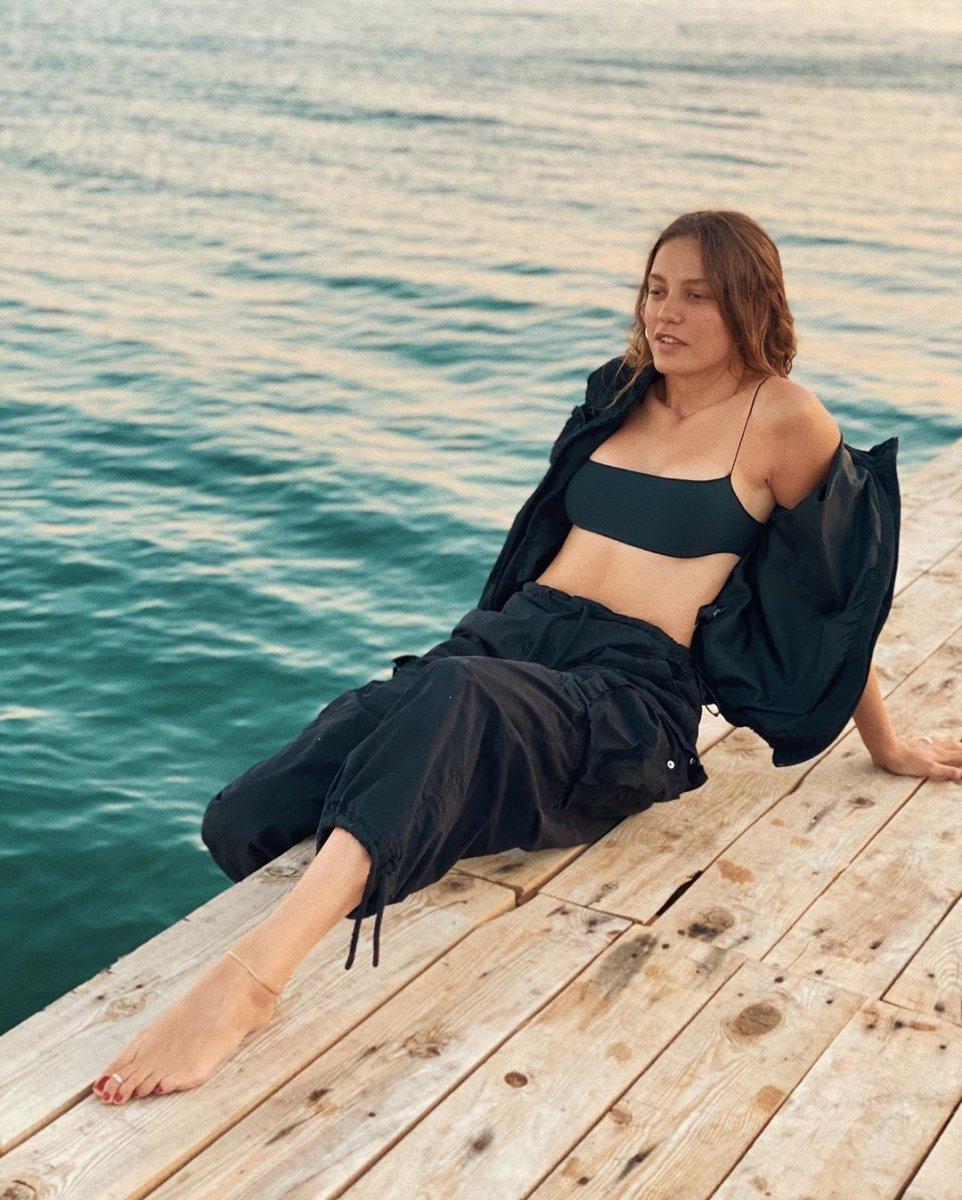 Cem Yılmaz, Seranay Sarıkaya'ya yüzüğü taktı