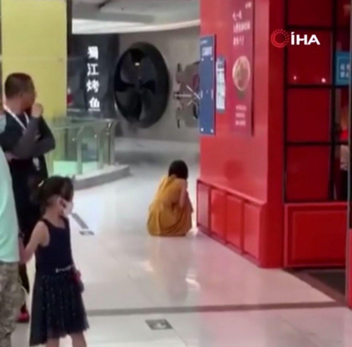 Korona testi pozitif çıkan Çinli, sinir krizi geçirdi