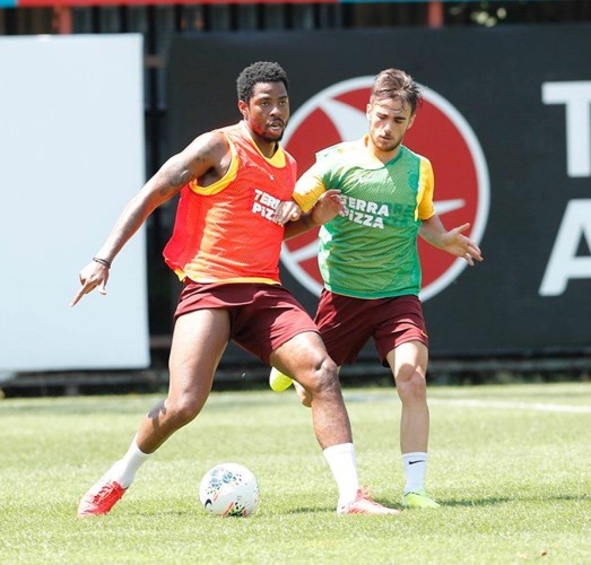 Muslera ayağı alçılı halde idmana çıktı